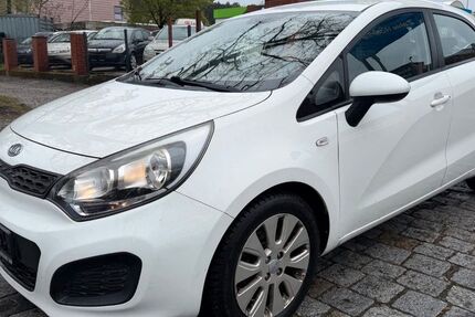 Kia Rio 79.000 km 5.499 &euro; berlin 12527