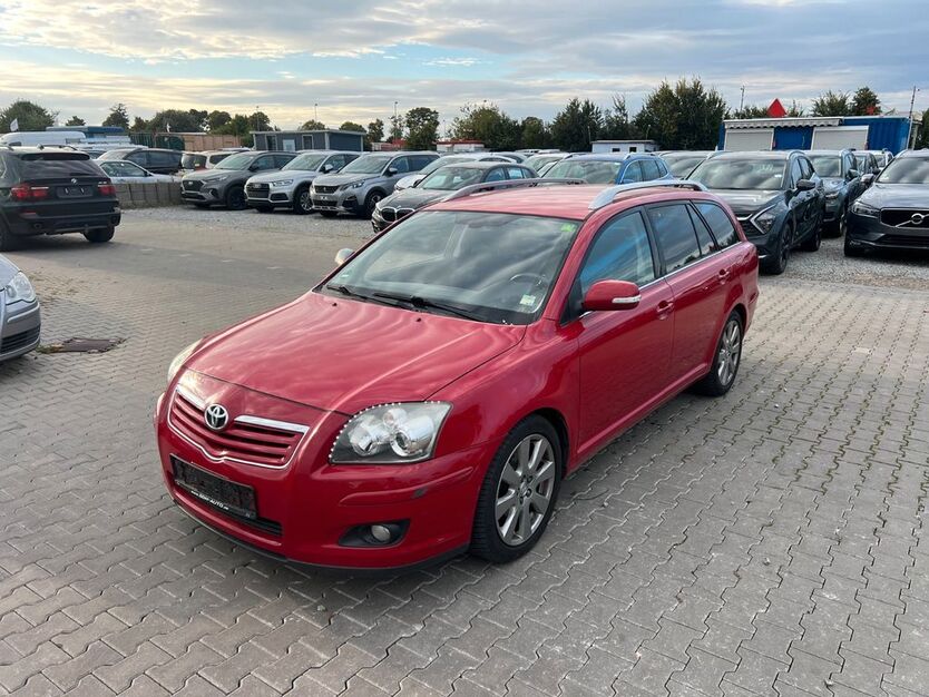 Toyota Avensis 132.135 km 2.200 € MITTENWALDE 15749