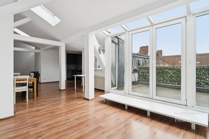 MALERISCHER STEPHANKIEZ: LICHTDURCHFLUTETES DACHGESCHOSS MIT TERRASSE IN PARKNÄHE! - Wohnung Berlin Moabit | Angebot:24673783