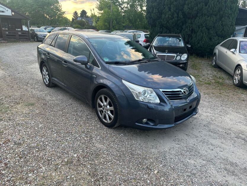 Toyota Avensis 198.000 km 4.990 € Berlin 13127