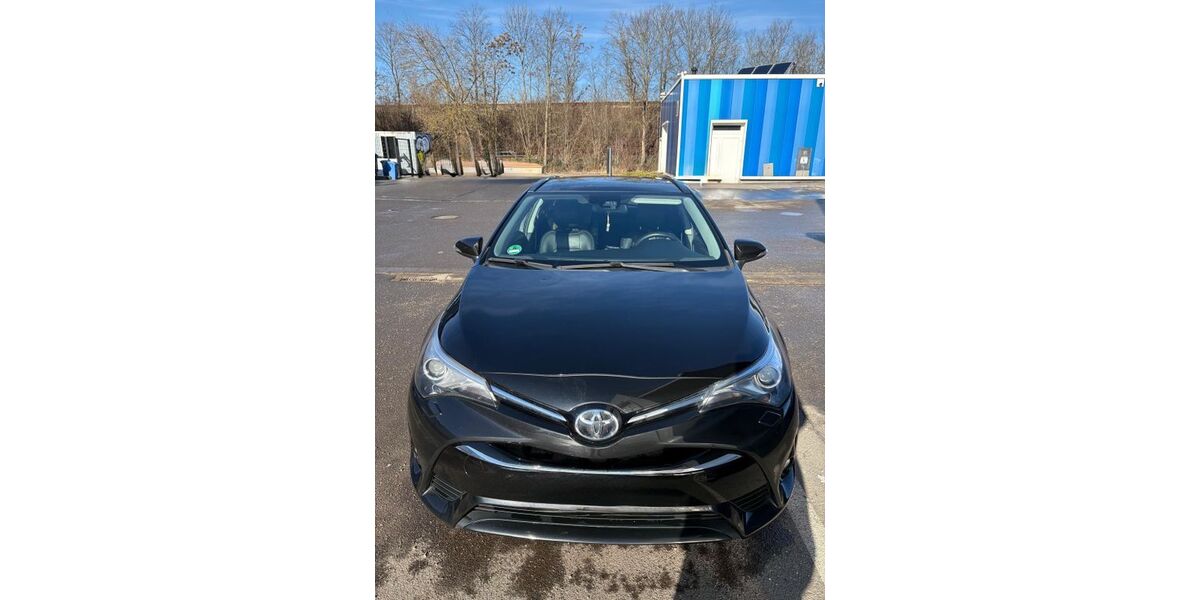 Toyota Avensis 122.013 km 12.500 &euro; Berlin 12619