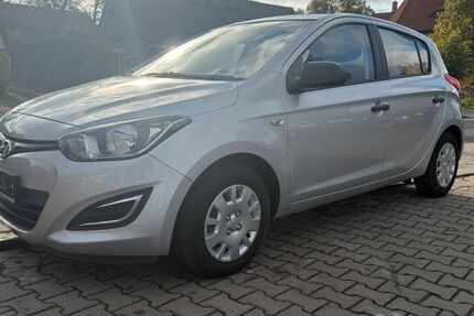 Hyundai i20 23.977 km 7.999 &euro; Niederlehme 15713