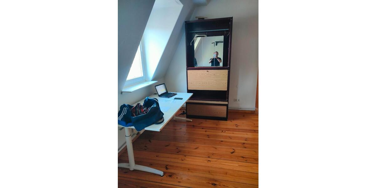 Dachgeschoßwohnung Berlin Steglitz-Zehlendorf - 1 Zimmer, 23 m&sup2;, 690&euro; | Angebot:25905647