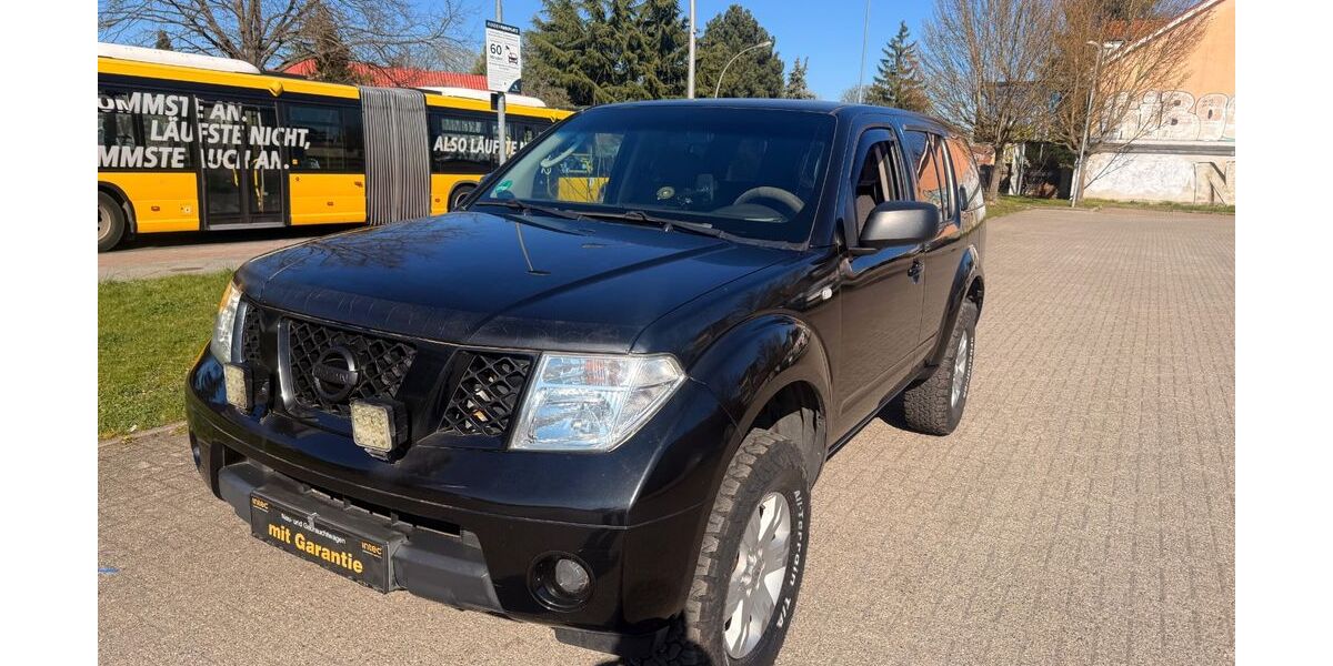 Nissan Pathfinder 200.000 km 7.800 &euro; Berlin 13158