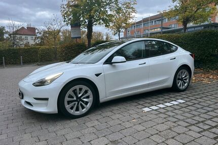 Tesla Model 3 66.000 km 31.400 € Berlin 13086