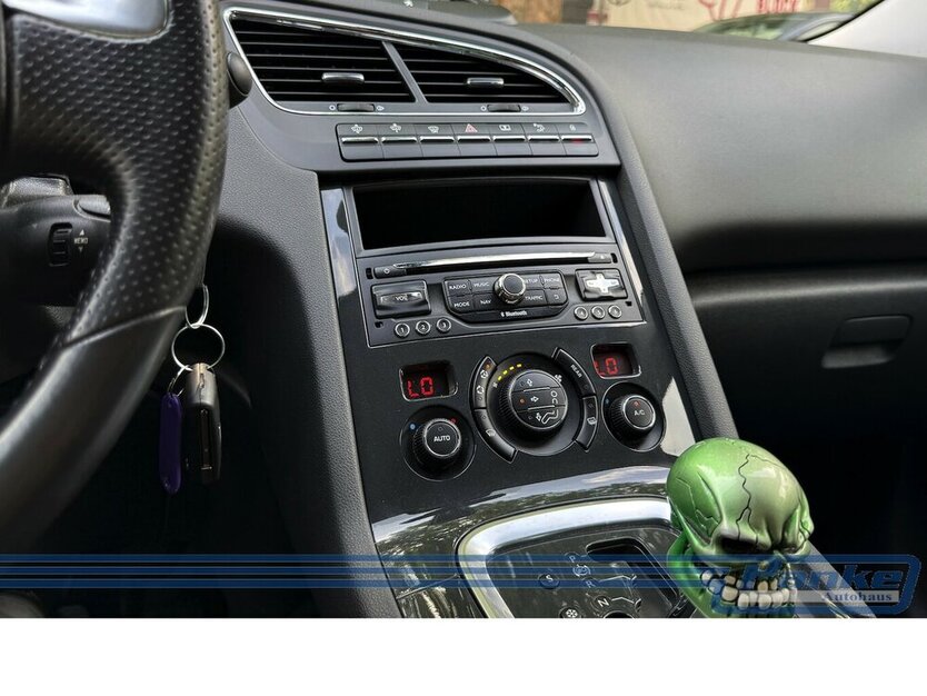 Peugeot 5008 Allure*HU-D*Pano*R-Cam*LED-T*Video*SHZ* 119.822 km 10.990 € Berlin 13187