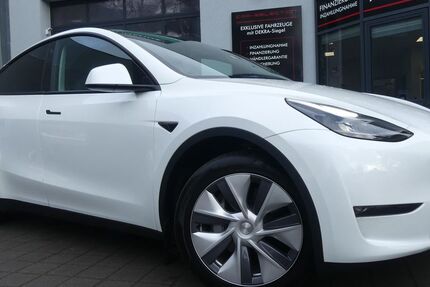 Tesla Model Y 23.528 km 40.800 &euro; Berlin 13156