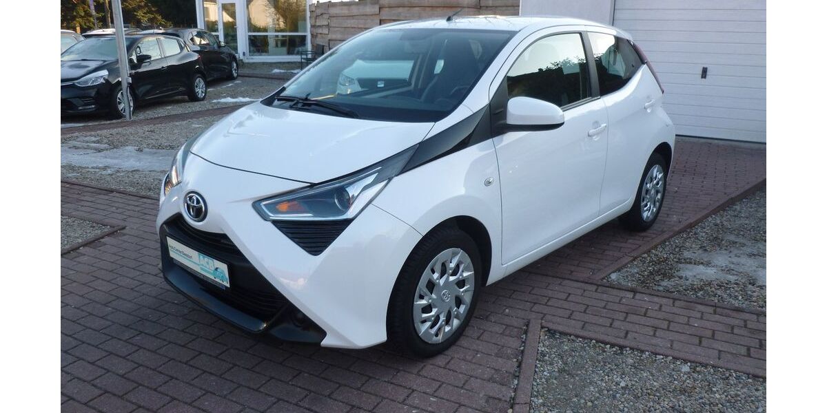 Toyota Aygo (X) 32.242 km 9.900 &euro; Berlin 12683