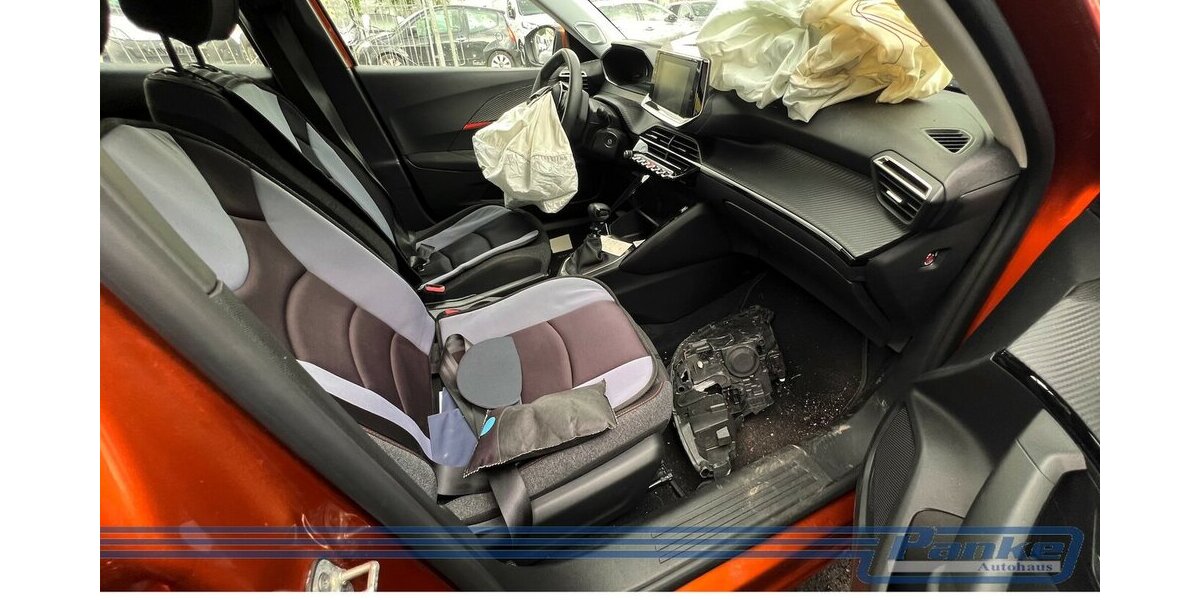 Peugeot 2008 1.2 PureTech 100 Active Pack*Unfall* 21.200 km 4.950 &euro; Berlin 13187