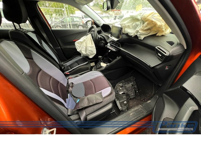 Peugeot 2008 1.2 PureTech 100 Active Pack*Unfall* 21.200 km 6.380 € Berlin 13187