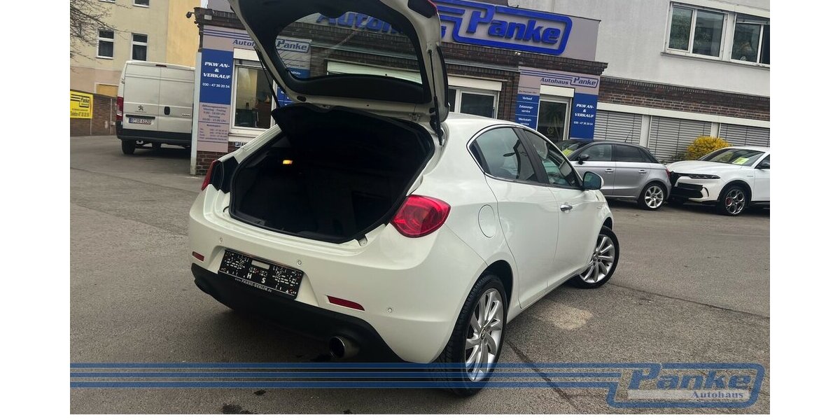 Alfa Romeo Giulietta 1.4 TB Turismo Aut.*BT*SHZ*Leder*Xenon 200.000 km 4.999 &euro; Berlin 13187