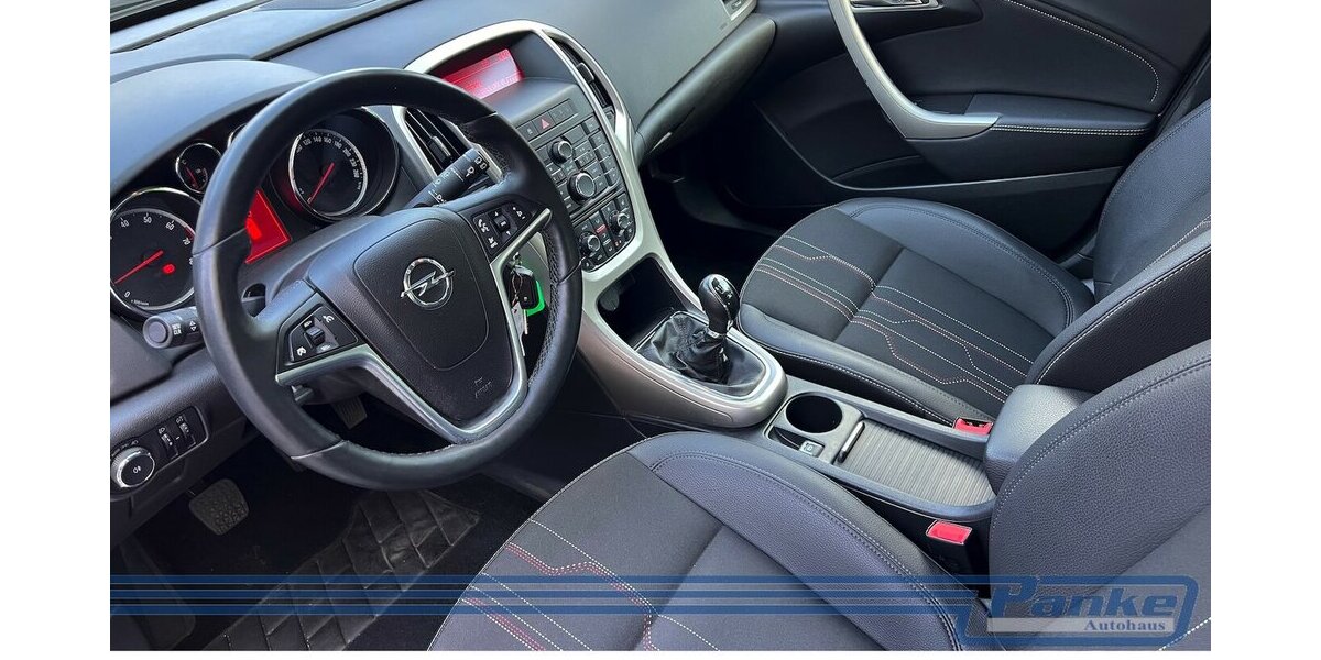 Opel Astra 1.4 150 Jahre *SHZ*PDC*AUX*Teilleder* 112.935 km 6.890 &euro; Berlin 13187