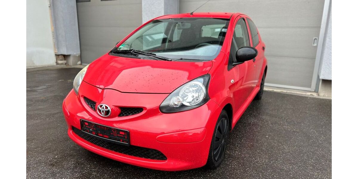 Toyota Aygo (X) 84.000 km 3.490 € Berlin 13435
