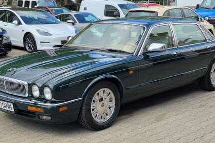 Jaguar Daimler 114.596 km 8.980 &euro; Berlin - Steglitz 12247