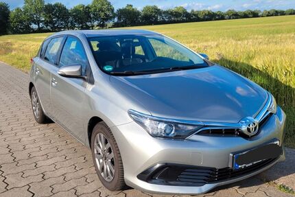 Toyota Auris 89.000 km 9.700 &euro; Oberkrämer 16727