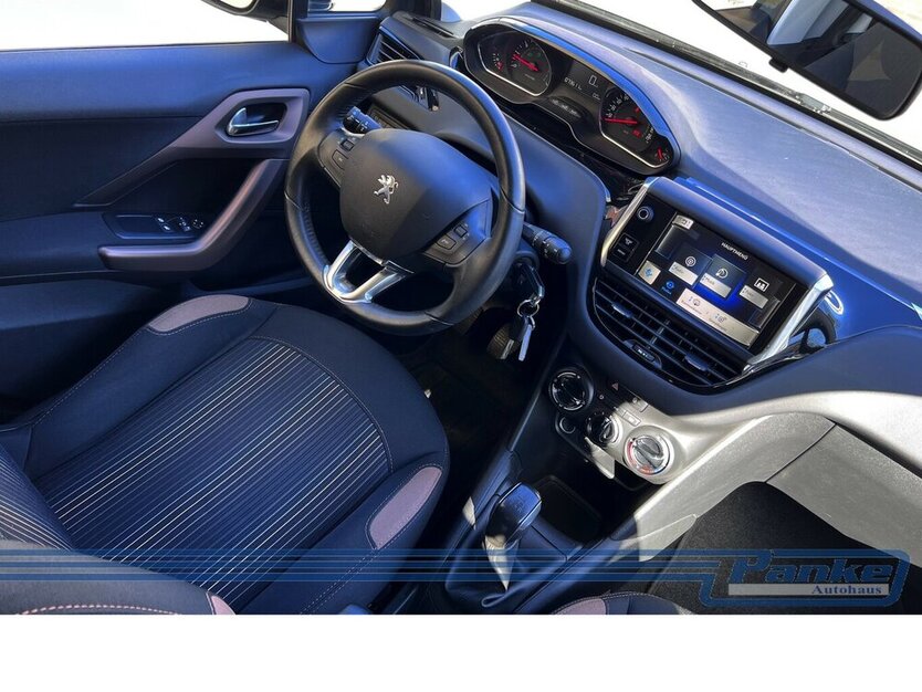 Peugeot 208 Style 1.2*SHZ*5trg*PDC*Klima*Blueto*Tempo* 73.611 km 8.490 € Berlin 13187
