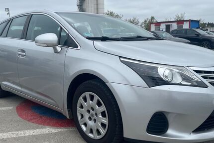 Toyota Avensis 127.311 km 7.699 &euro; Mittenwalde 15749