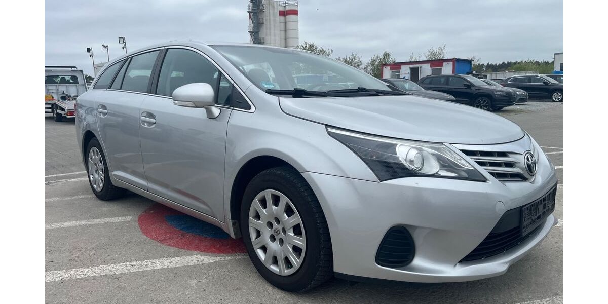Toyota Avensis 127.311 km 7.999 &euro; Mittenwalde 15749