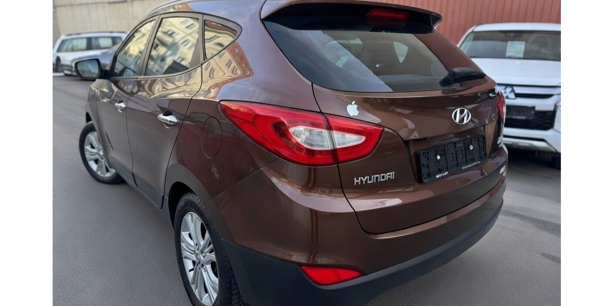 Hyundai ix35 FIFA World Cup Edition AHK AWD Autom. 4x4 135.769 km 9.600 &euro; Berlin 10247