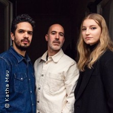 Lightbox: Emma Rawicz, A. Bresler & H.C. Milo 18.04.2026 UferHallen Kulturstandort