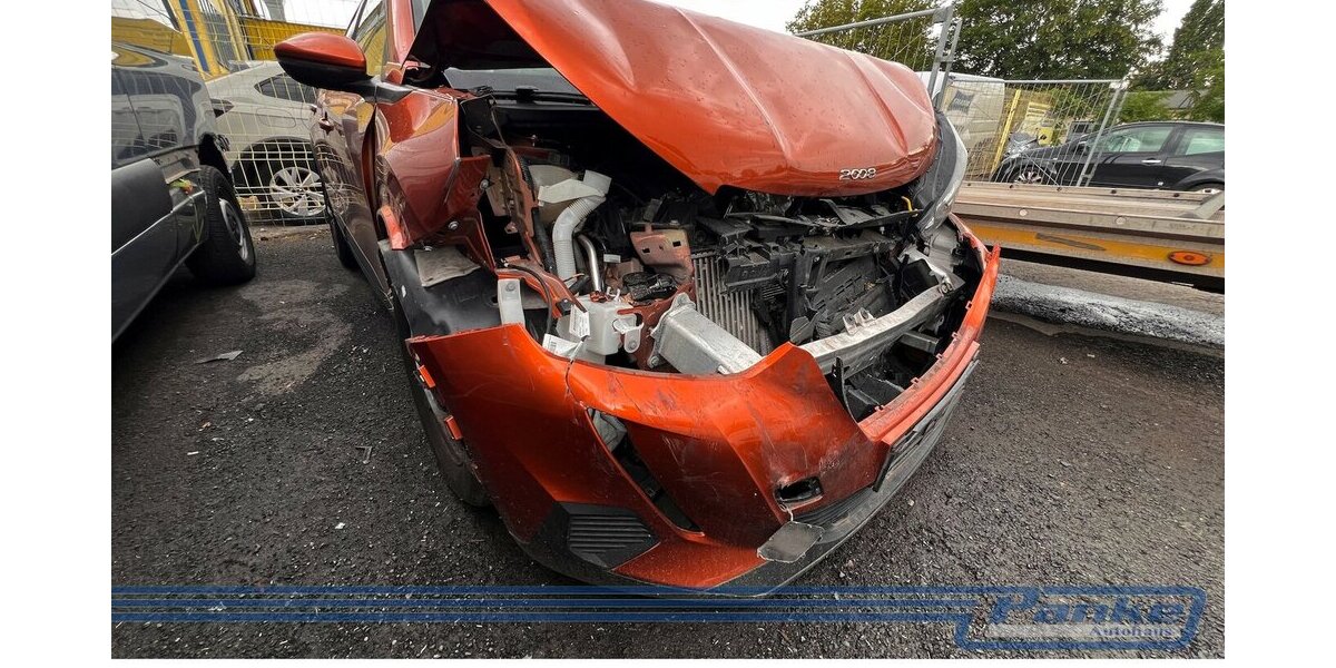 Peugeot 2008 1.2 PureTech 100 Active Pack*Unfall* 21.200 km 4.890 &euro; Berlin 13187