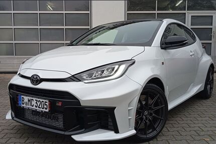 Toyota Yaris 2.550 km 49.950 &euro; Berlin 13403