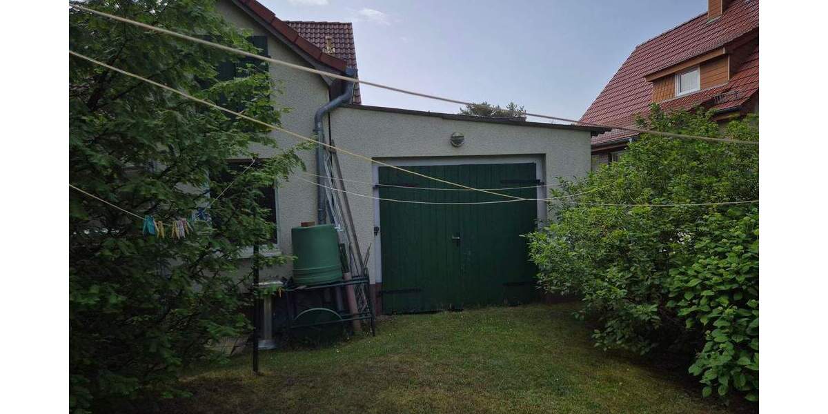 großes Grundstück mit 2 Häusern 9 zimmer