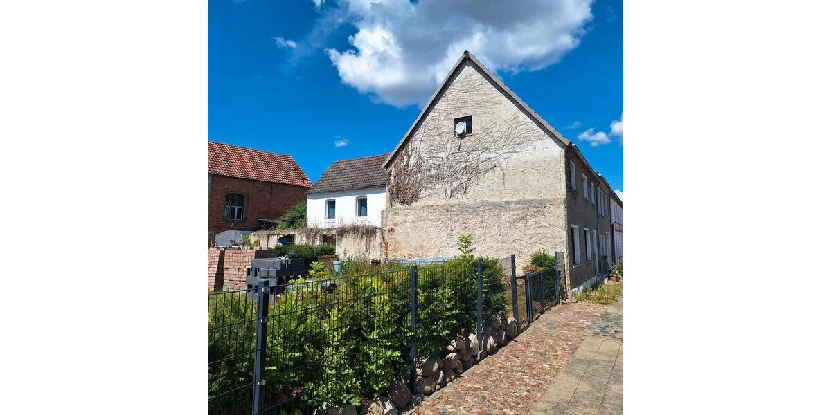 Reihenhaus - 6 Zimmer, 140 m&sup2;, 50.000&euro; | Angebot:27133652