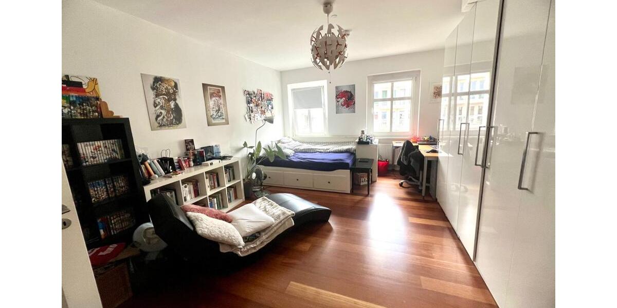 Helle, liebevoll gestaltete 4-Zimmer-Altbau-Oase mit West-Balkon 4 zimmer