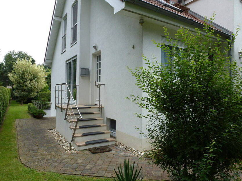Großzügiges Architektenhaus, gepflegt, mit separater EinliegerWohnung