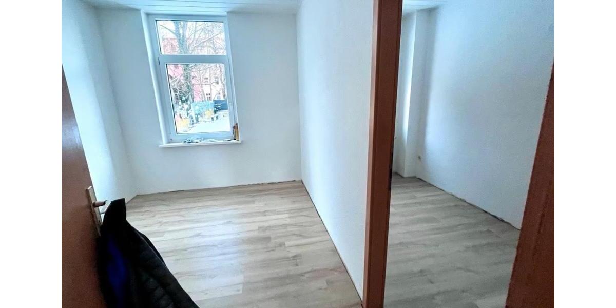 Hochparterre Berlin Marzahn-Hellersdorf - 3 Zimmer, 70 m&sup2;, 400&euro; | Angebot:25948354