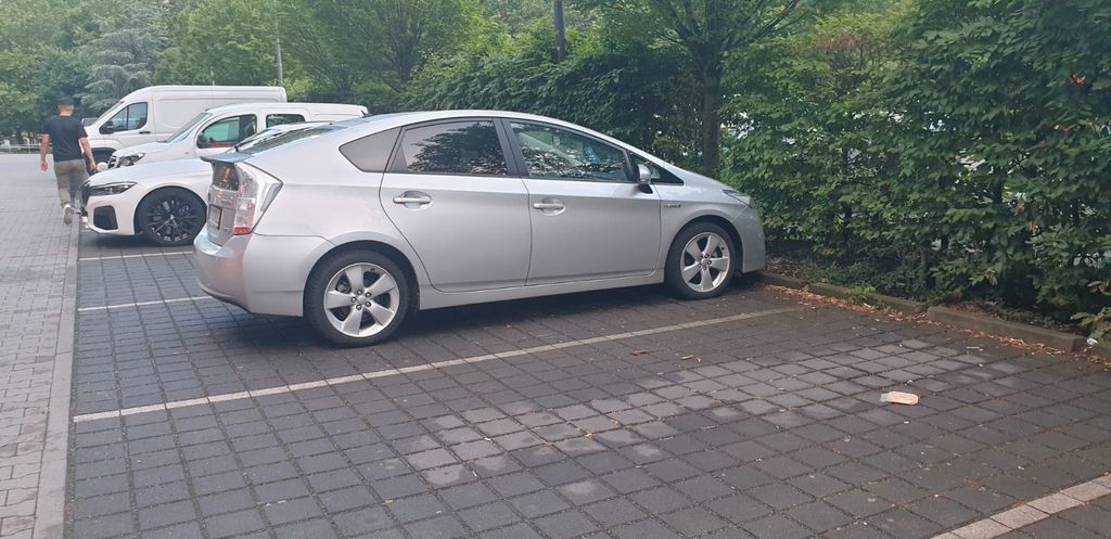Toyota Prius 74.000 km 9.500 &euro; Berlin 10369