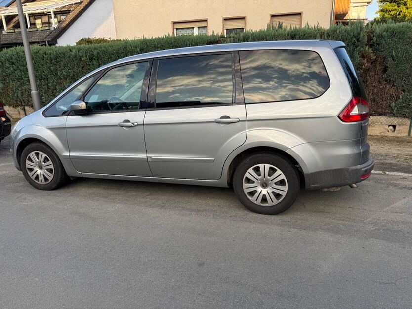 Ford Galaxy 173.800 km 3.400 € Berlin 12309