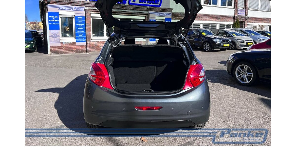 Peugeot 208 Style 1.2*SHZ*5trg*PDC*Klima*Blueto*Tempo* 73.611 km 7.980 € Berlin 13187