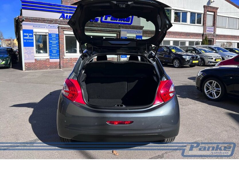 Peugeot 208 Style 1.2*SHZ*5trg*PDC*Klima*Blueto*Tempo* 73.611 km 8.490 € Berlin 13187