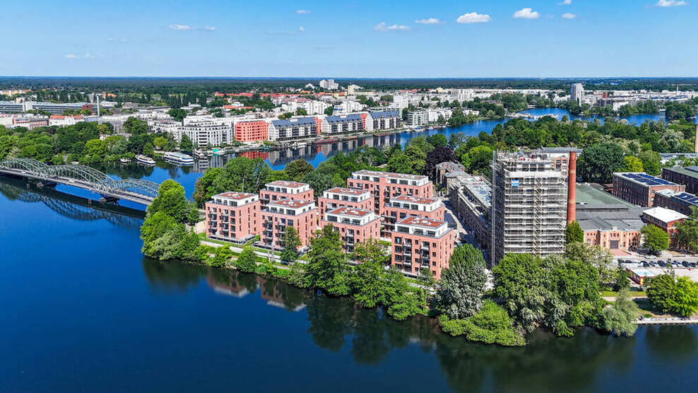 Familien-Oase: Weitläufige EG-Wohnung mit 2 Bädern und Stellplatz - direkt am Wasser!