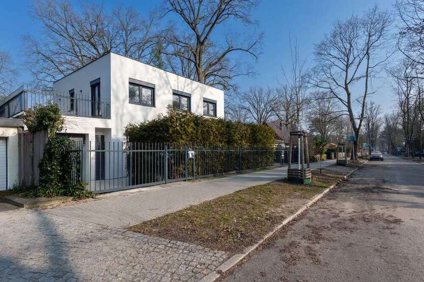 Haus zum Mieten in Berlin Gatow 3.500 € 180 m²