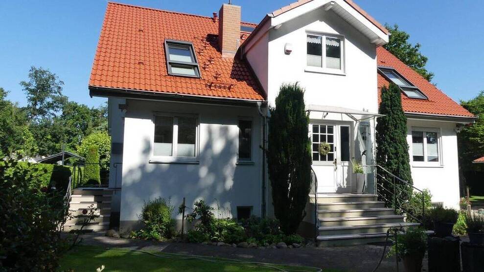 Großzügiges Architektenhaus, gepflegt, mit separater EinliegerWohnung