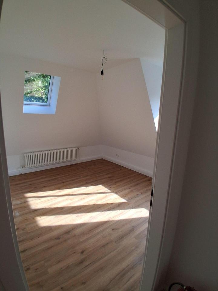 Schöne neu errichtete 3 bis 4 Zimmer-Dachgeschosswohnung mit geh. Innenausstattung und Dachterrasse zimmer