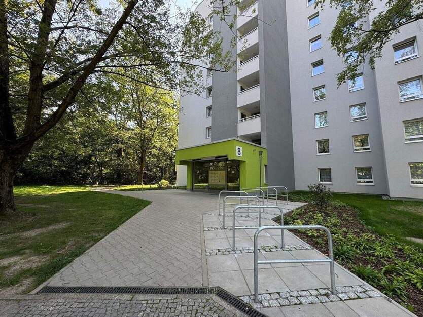 **MODERNISIERTE 3 ZIMMER WOHNUNG IM ERDGESCHOSS - IDYLLISCH UND GRÜN GELEGEN** 3 zimmer