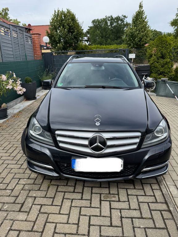 Mercedes-Benz C 250 220.562 km 9.999 € Berlin 14089