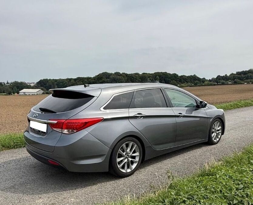 Hyundai i40 216.000 km 6.200 € Berlin 13599