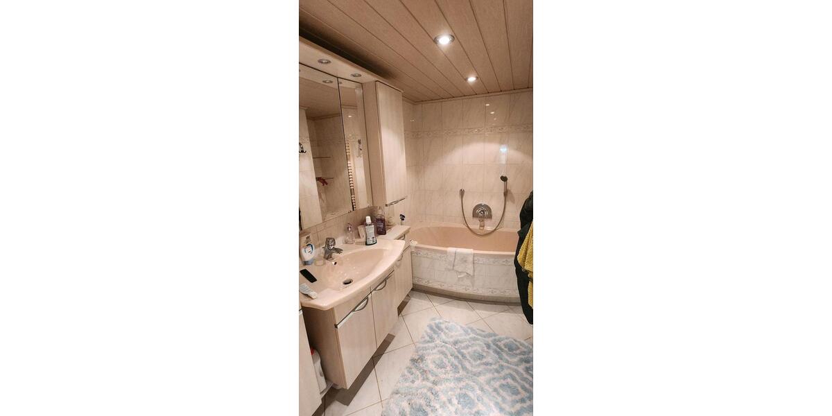 Doppelhaushälfte - 8 Zimmer, 140 m&sup2;, 62.000&euro; | Angebot:26987417