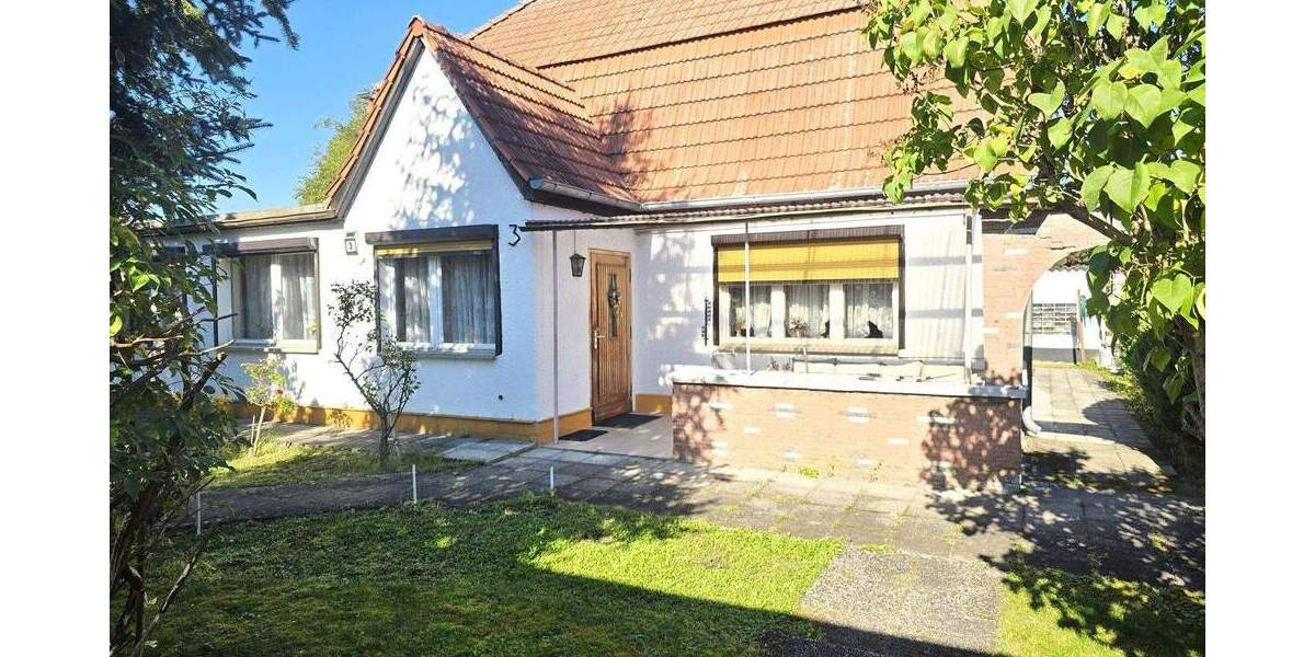 Einfamilienhaus mit überdachten Schwimmbad in bevorzugter Lage von Schönow 5 zimmer