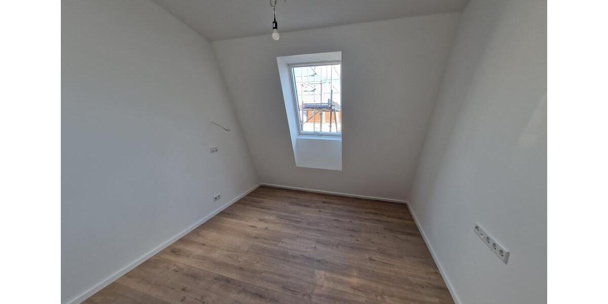 Dachgeschoßwohnung Berlin Mitte - 4 Zimmer, 122 m&sup2;, 2.001&euro; | Angebot:23317054