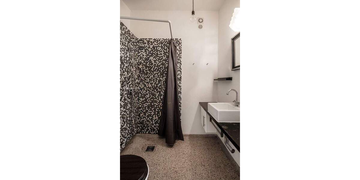 Helle Balkonwohnung im Kiez mit PKW-Stellplatz 2 zimmer