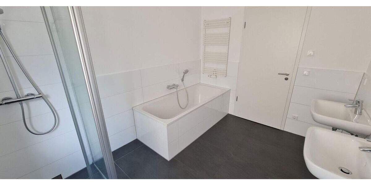 Etagenwohnung Berlin Lichtenberg - 2 Zimmer, 72 m&sup2;, 1.290&euro; | Angebot:25747706