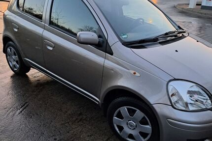 Toyota Yaris 185.000 km 1.600 &euro; Berlin 13057