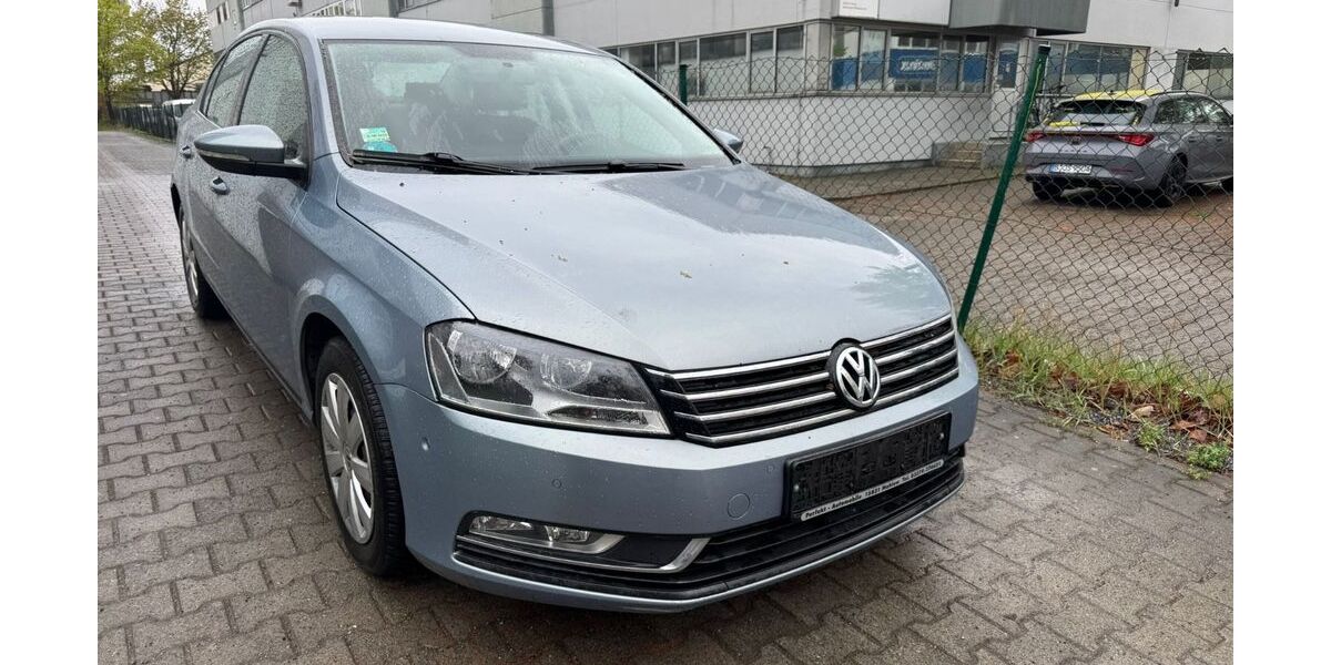 VW Passat 129.900 km 6.799 &euro; Berlin 12277
