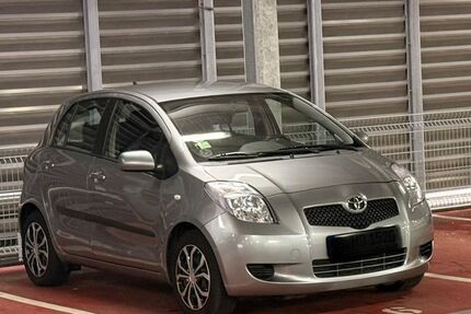Toyota Yaris 99.700 km 4.500 &euro; Berlin 10785